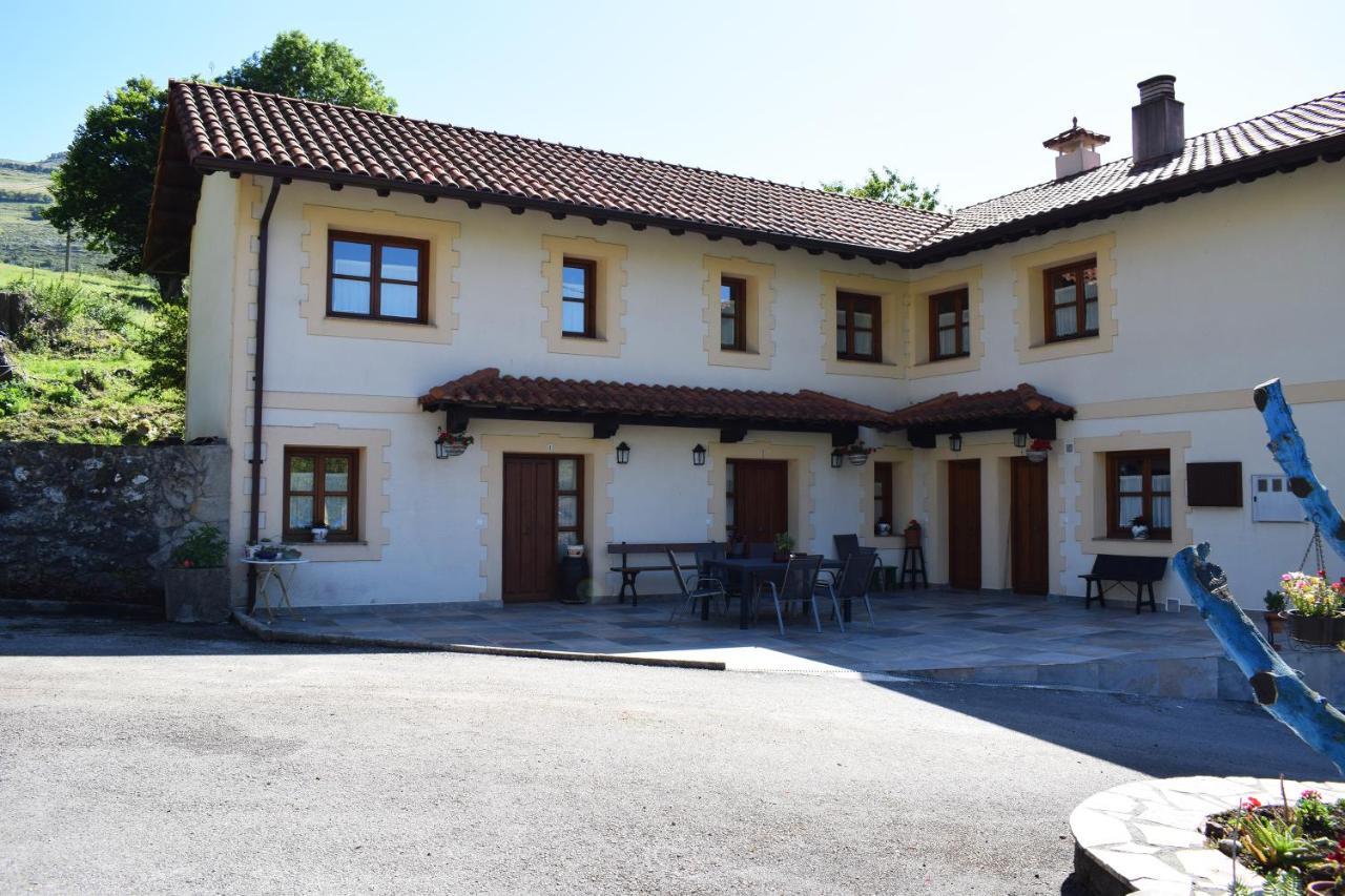 Apartamentos Rurales La Taberna Matienzo Eksteriør billede
